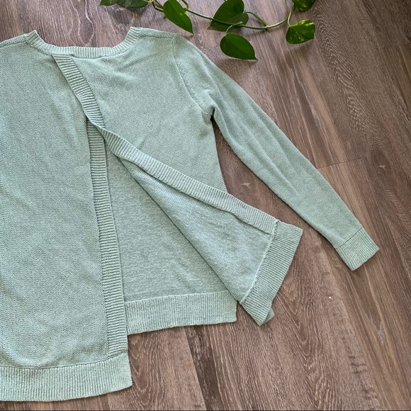 Ann Taylor LOFT sweater, open flap back, light aqua colour, size XS - Picture 3 of 4